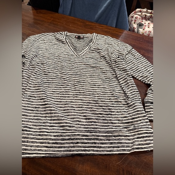 Kirkland Signature Striped Sweater Women’s Size X-Large - Picture 2 of 7